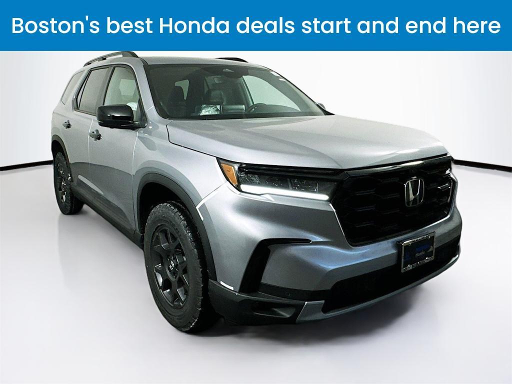 used 2025 Honda Pilot car, priced at $43,498