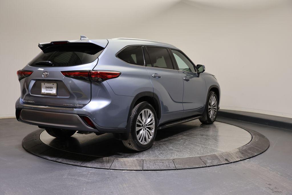 used 2023 Toyota Highlander car, priced at $38,505