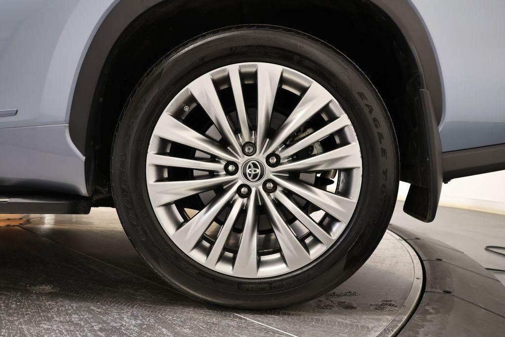 used 2023 Toyota Highlander car, priced at $38,505