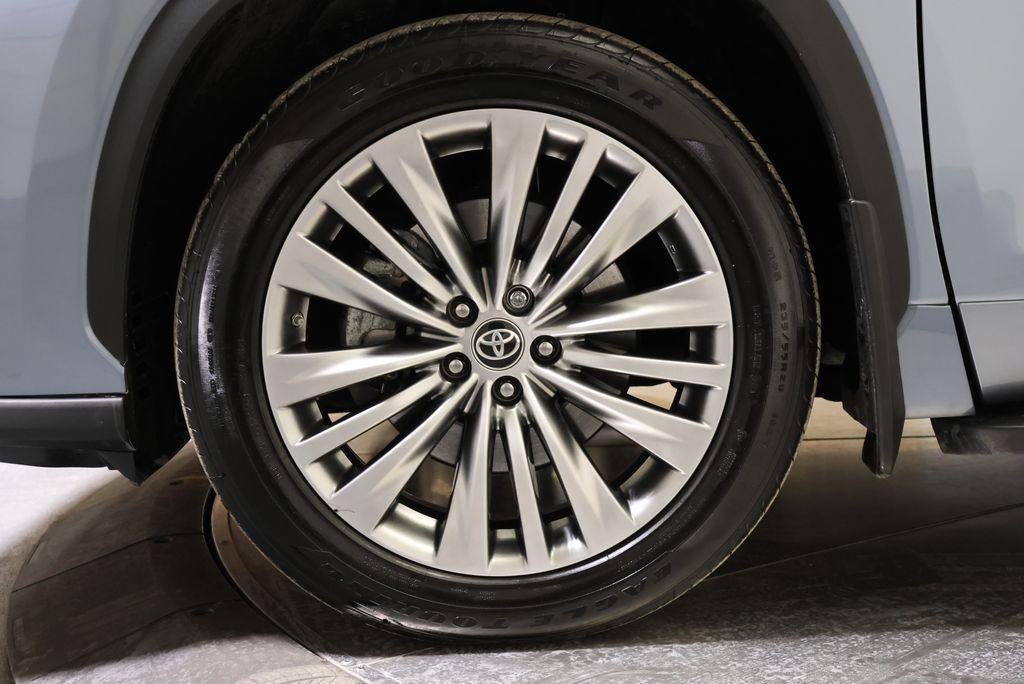 used 2023 Toyota Highlander car, priced at $38,505