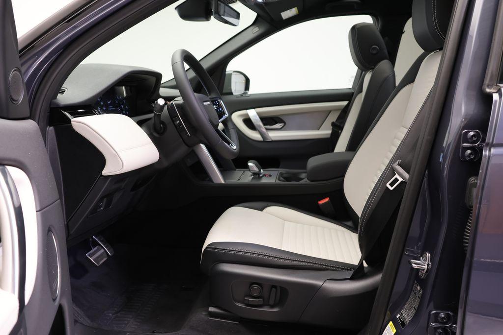 Land Rover Discovery Sport view 28