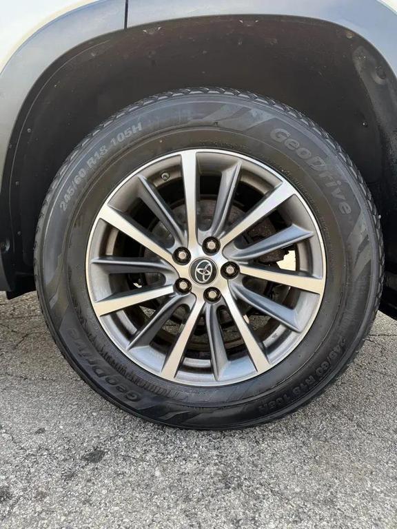 used 2019 Toyota Highlander car, priced at $22,900
