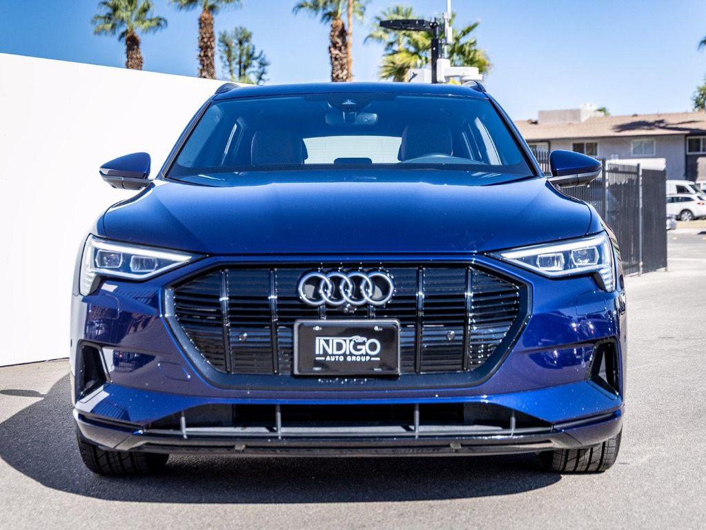 Audi e-tron view 4