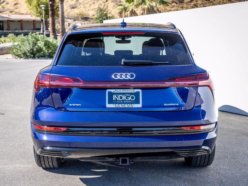 Audi e-tron view 10