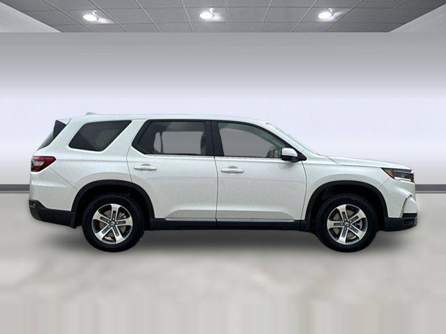 new 2025 Honda Pilot car, priced at $47,550
