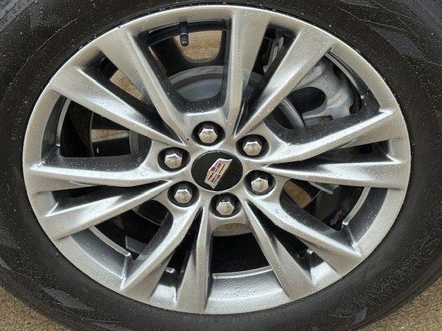 used 2022 Cadillac XT5 car, priced at $28,913