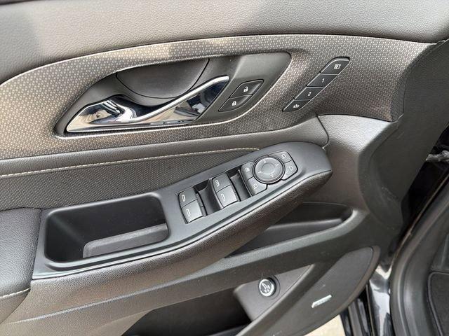 used 2023 Chevrolet Traverse car, priced at $34,804