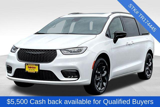 new 2026 Chrysler Pacifica car, priced at $55,530