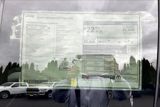 new 2025 Jeep Grand Cherokee car, priced at $49,170