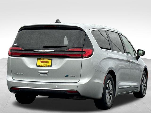 used 2023 Chrysler Pacifica Hybrid car, priced at $25,990