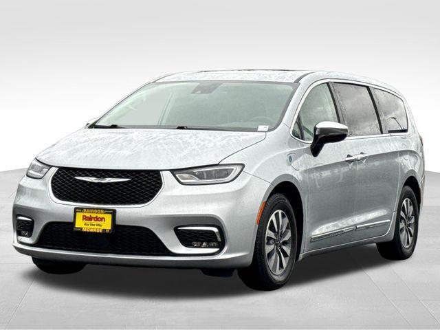 used 2023 Chrysler Pacifica Hybrid car, priced at $25,990