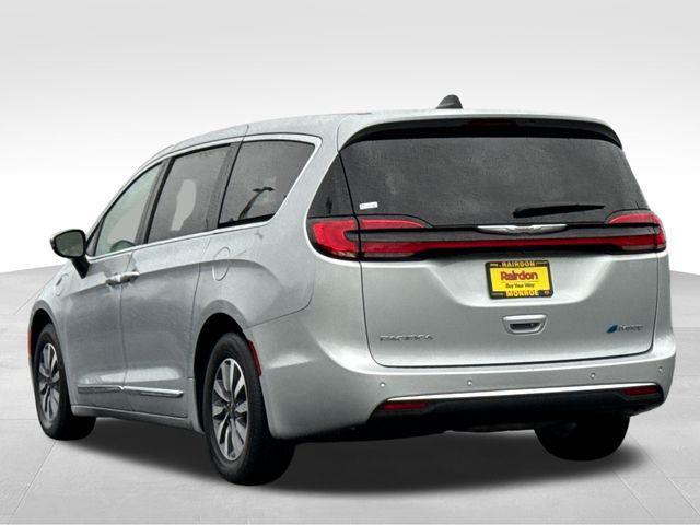 used 2023 Chrysler Pacifica Hybrid car, priced at $25,990