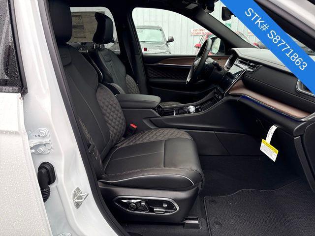 new 2025 Jeep Grand Cherokee car