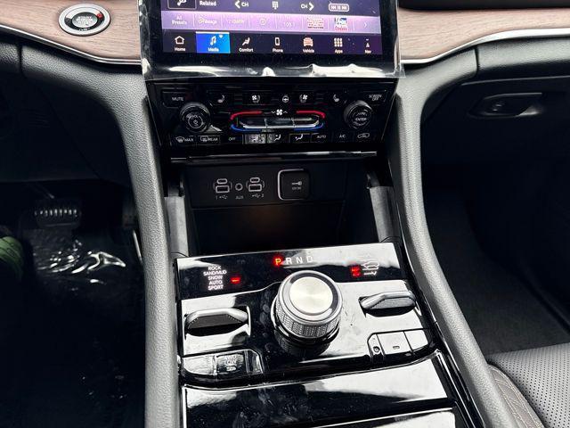 new 2025 Jeep Grand Cherokee car