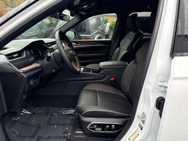 new 2025 Jeep Grand Cherokee car