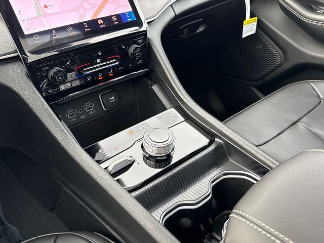 new 2025 Jeep Grand Cherokee car