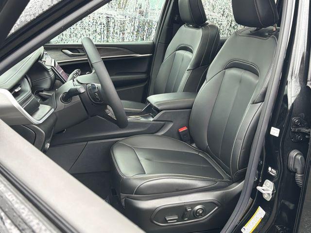 new 2025 Jeep Grand Cherokee car, priced at $52,735