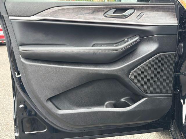 new 2025 Jeep Grand Cherokee car, priced at $52,735