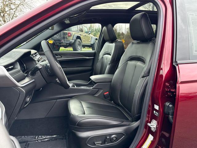 new 2025 Jeep Grand Cherokee car, priced at $52,735