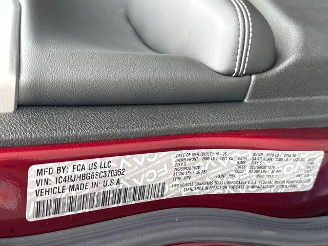 new 2025 Jeep Grand Cherokee car, priced at $52,735