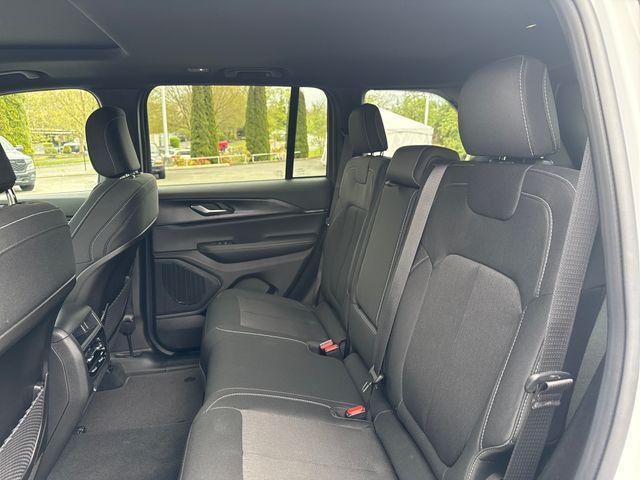 new 2026 Jeep Grand Cherokee car, priced at $45,105