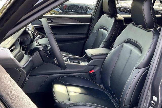 new 2025 Jeep Grand Cherokee car, priced at $52,735