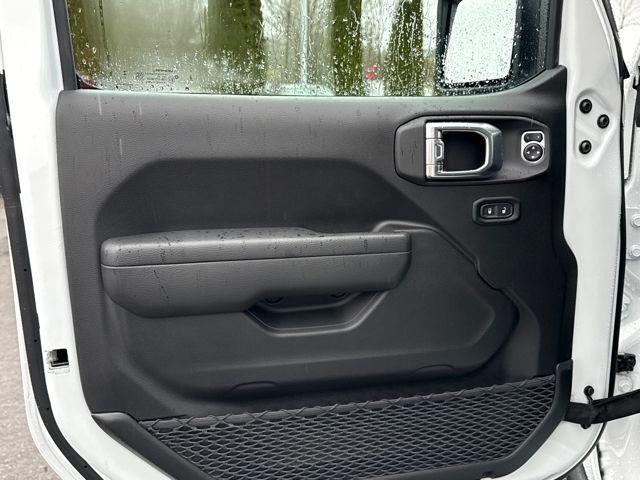 new 2026 Jeep Gladiator car, priced at $58,575