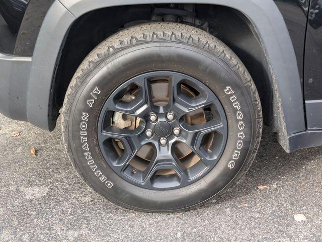 used 2022 Jeep Cherokee car, priced at $22,979