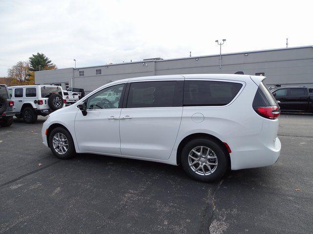 new 2026 Chrysler Pacifica car, priced at $39,971