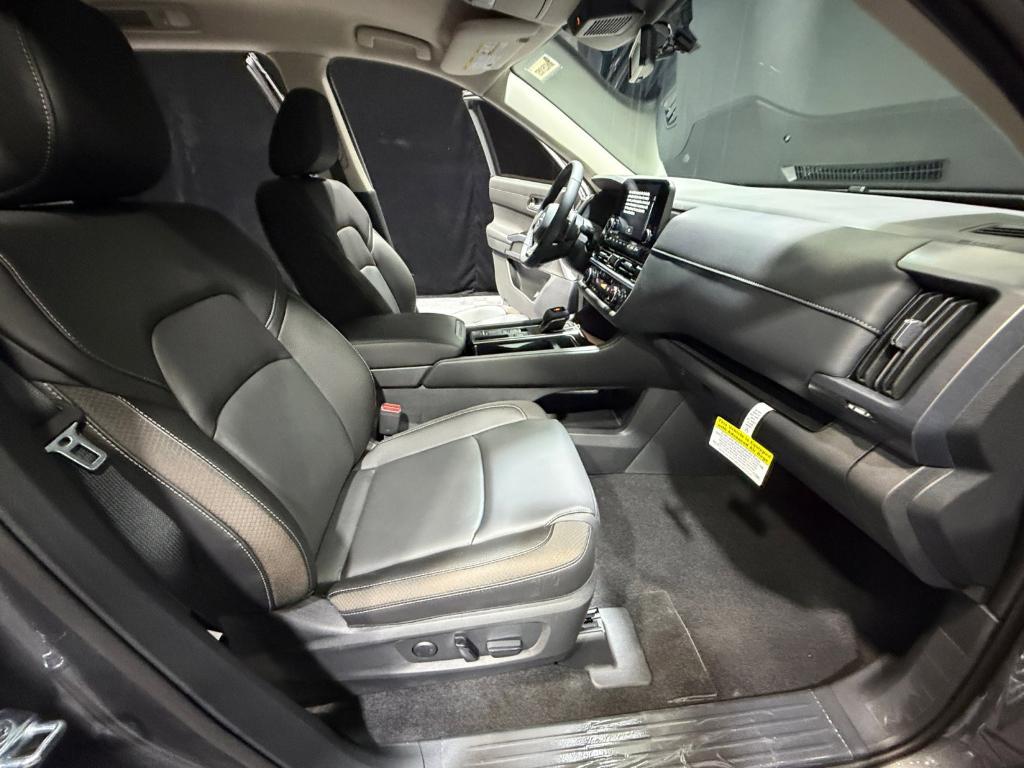 new 2025 Nissan Pathfinder car, priced at $35,542