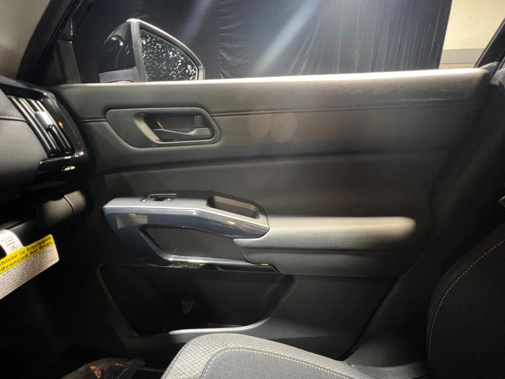 new 2025 Nissan Pathfinder car, priced at $33,077