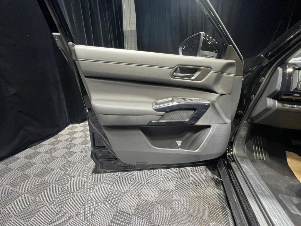 new 2025 Nissan Pathfinder car, priced at $33,077