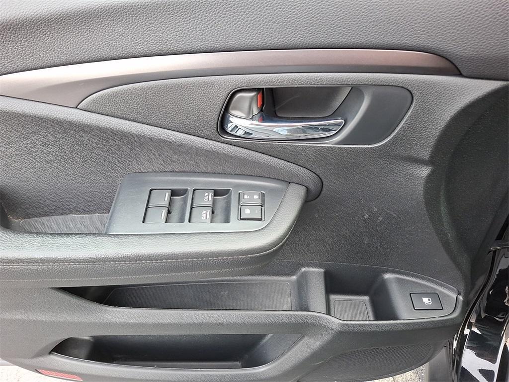 used 2022 Honda Pilot car, priced at $28,499