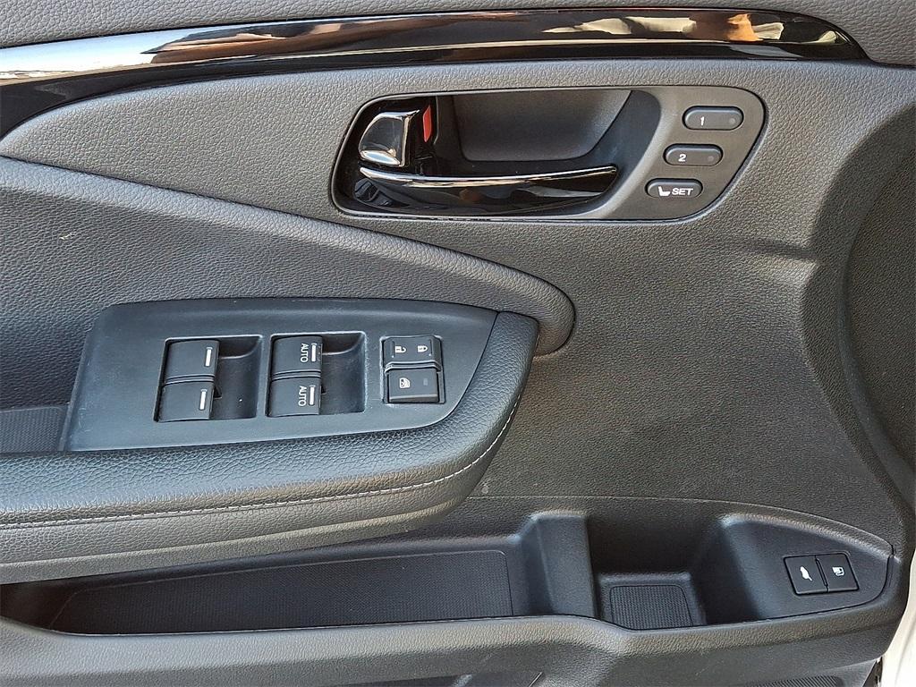 used 2022 Honda Passport car, priced at $32,399