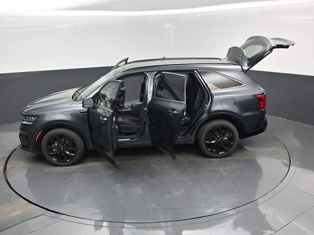 used 2021 Kia Sorento car, priced at $23,314