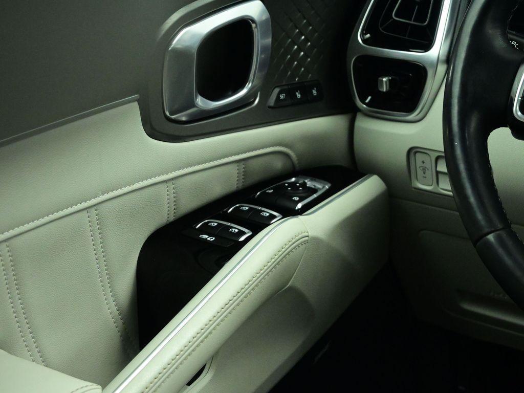 used 2023 Kia Sorento car, priced at $28,365