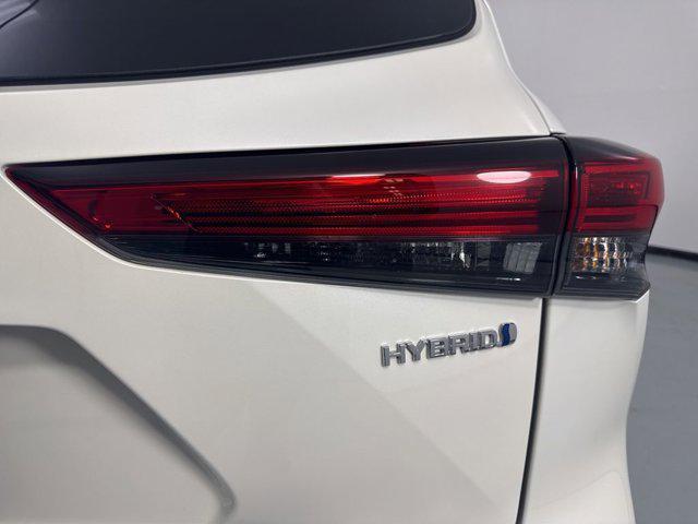 used 2021 Toyota Highlander Hybrid car, priced at $39,888