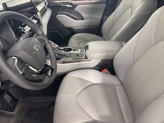 used 2021 Toyota Highlander Hybrid car, priced at $39,888