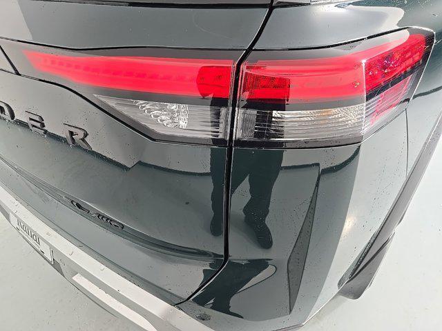 2022 Obsidian Green Pearl Nissan Pathfinder