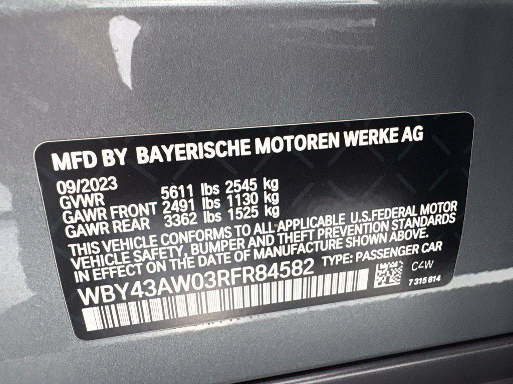 BMW i4 view 11