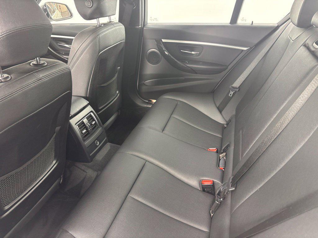 BMW 3 Series view 17