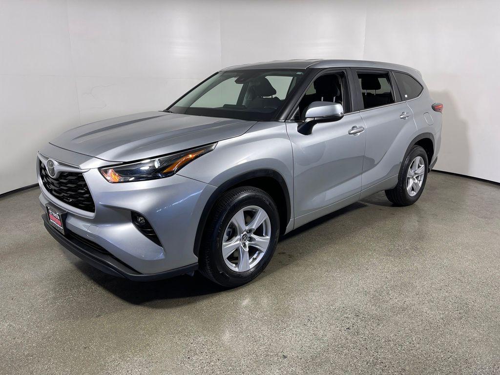 used 2025 Toyota Highlander car, priced at $39,487