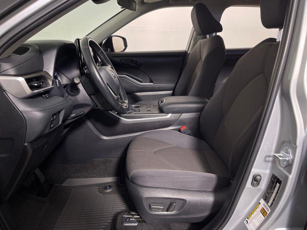 used 2025 Toyota Highlander car, priced at $39,487