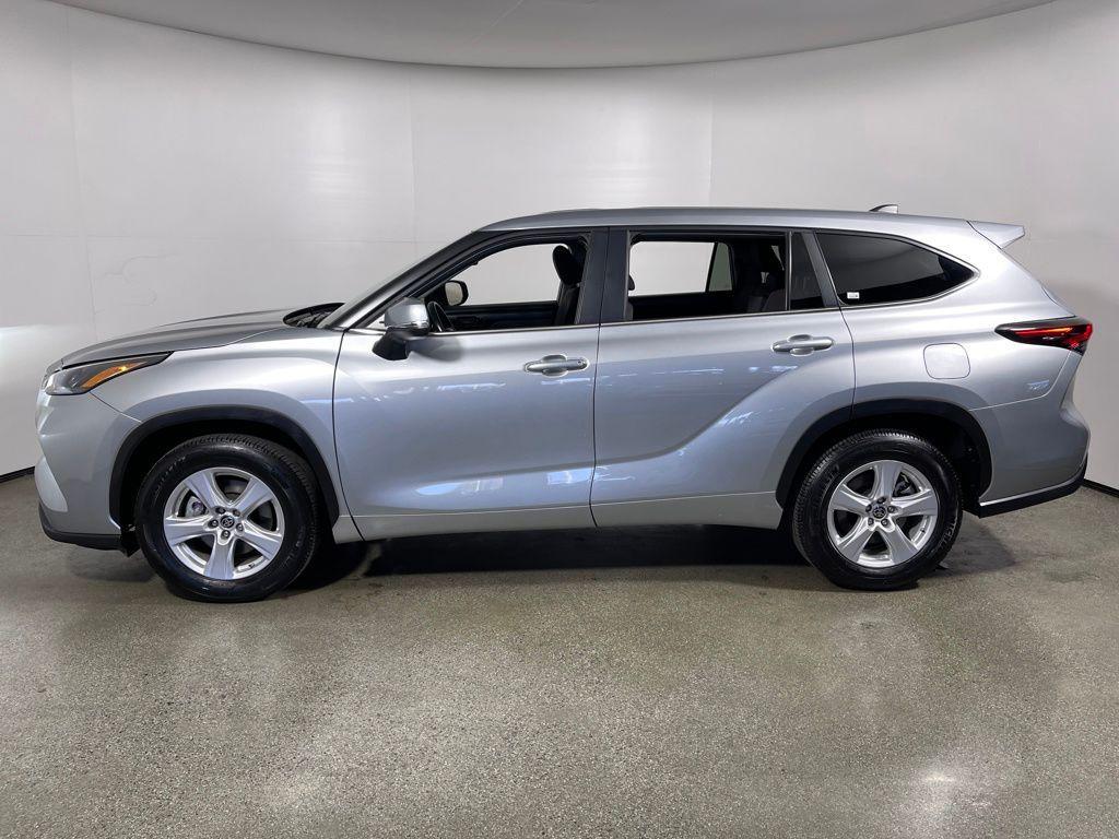 used 2025 Toyota Highlander car, priced at $39,487