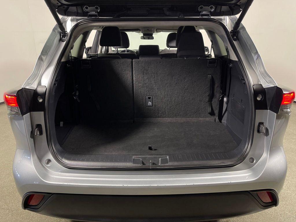 used 2025 Toyota Highlander car, priced at $39,487