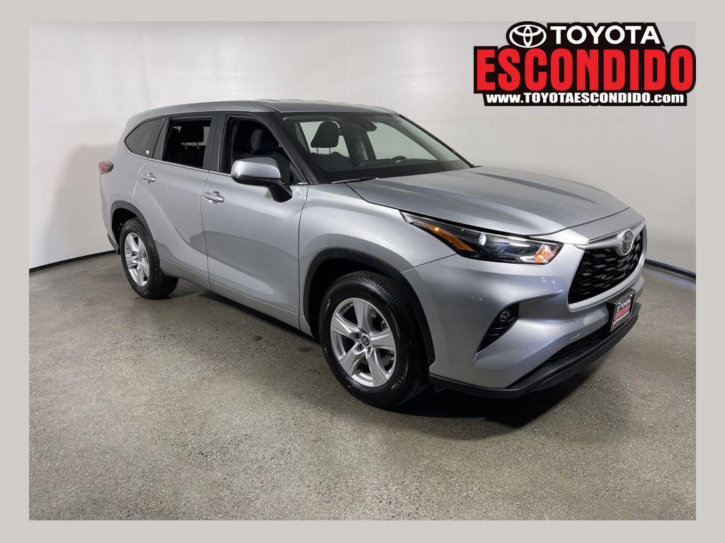 used 2025 Toyota Highlander car, priced at $39,487