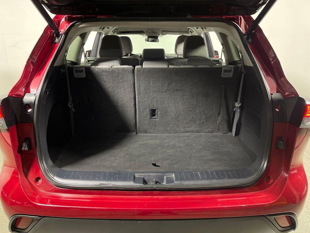 used 2023 Toyota Highlander car, priced at $29,487