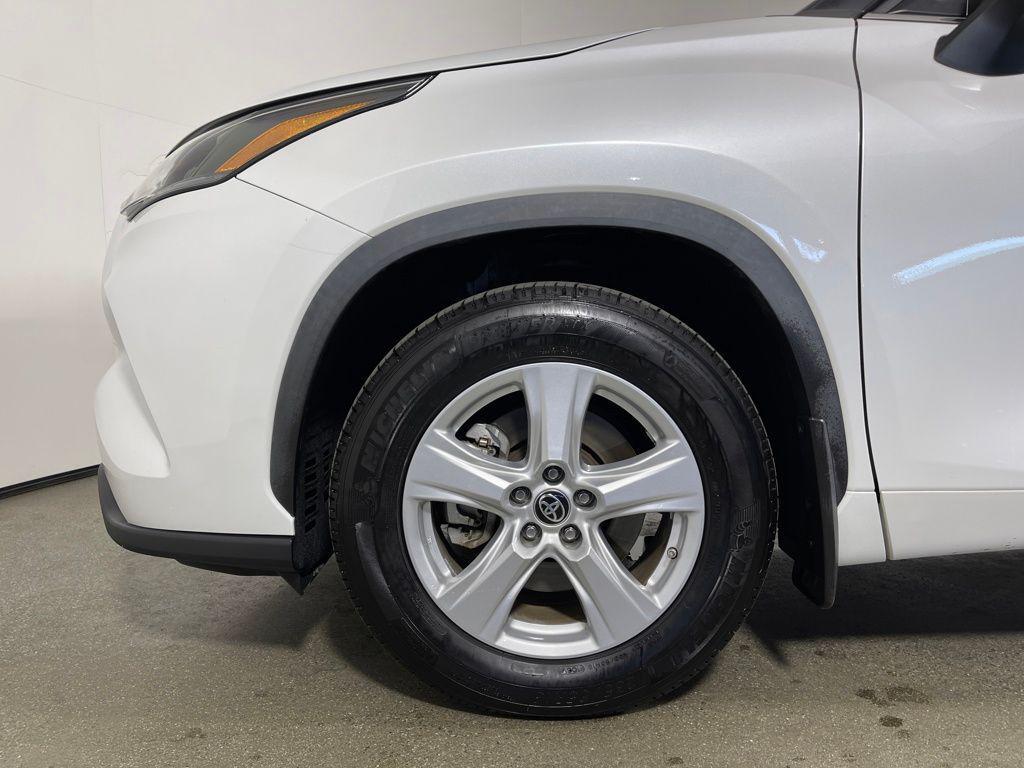 used 2023 Toyota Highlander car, priced at $31,998