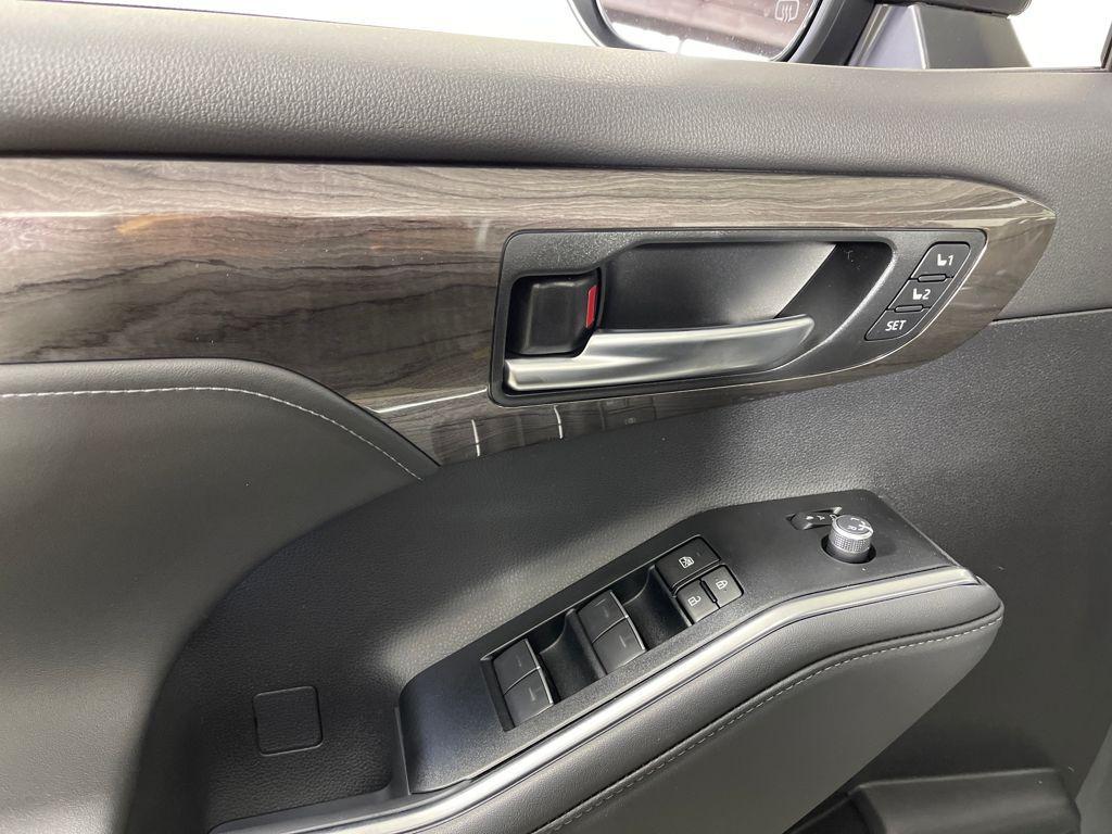 new 2026 Toyota Highlander Hybrid car, priced at $54,900