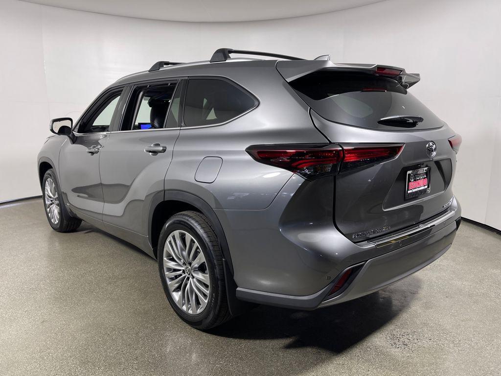 new 2026 Toyota Highlander Hybrid car, priced at $54,900